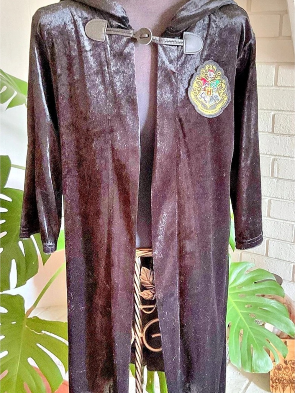 Harry Potter Hogwarts Crest Velvet Hooded Robe Black Medium